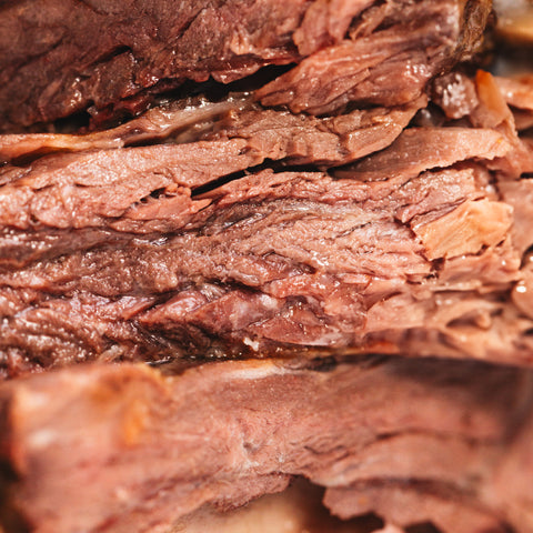 Nahaufnahme von Beef Rib, halal, sous-vide gegart – sieben saftige Rinderrippen mit kräftigem Geschmack